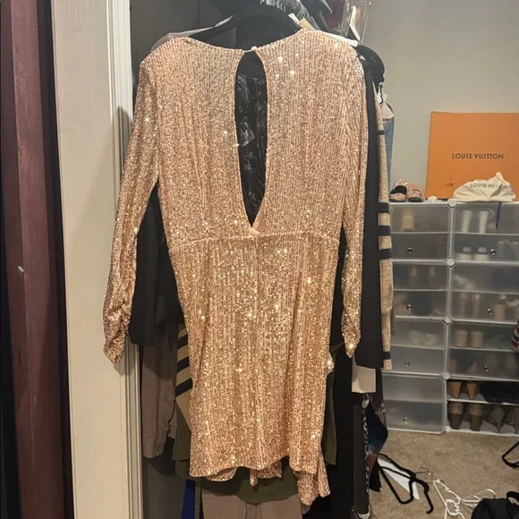 Gold Sequin Deep V Wrap Mini Dress Luxxel medium - Picture 4 of 4